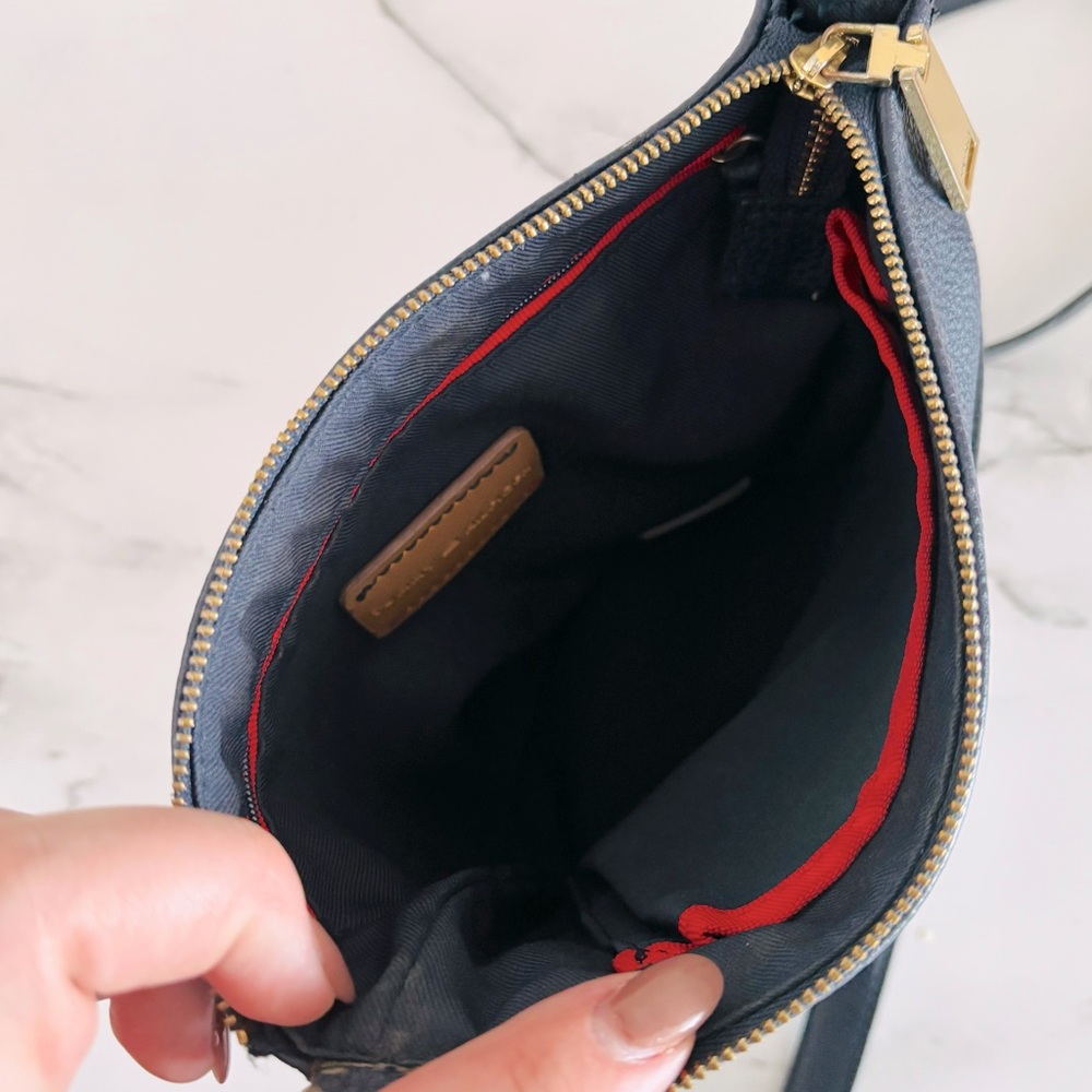 Tommy Hilfiger Navy‎ Crossbody Bag - Picture 9 of 11